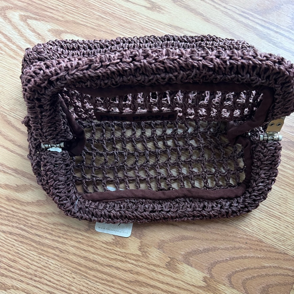Free People Sand Bound Woven Raffia Straw Clutch in Chocolate NWT - Picture 5 of 6